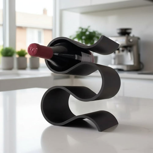 Suporte de vinho moderno em branco com design escultural para decoração de interiores.